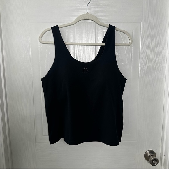 Reebok Tops - Reebok XL Black Workout Tank Top Built-In Bra | Moisture Wicking Athleisure